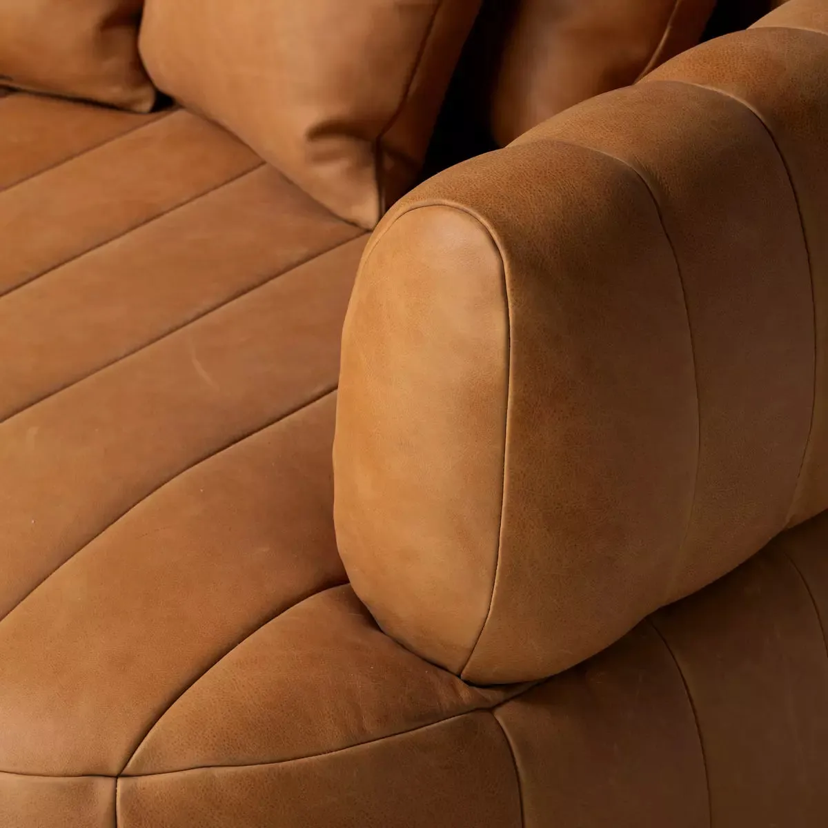 Giovanni Media Lounger