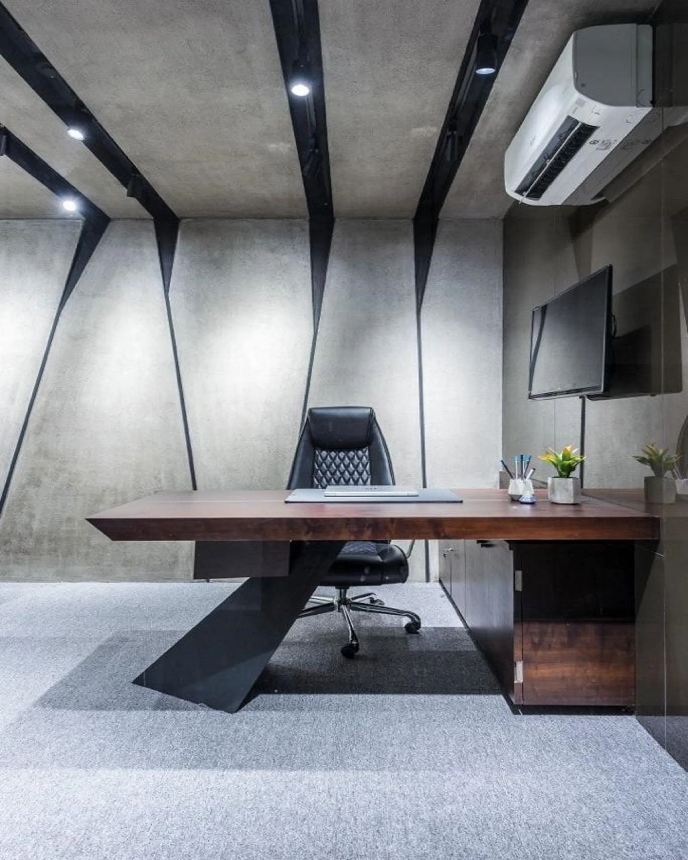 Jump Brown Director Table | office table for director